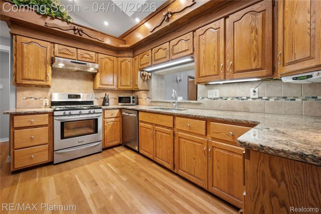 2454 N Middlebelt Road N, West Bloomfield Charter Township, MI 48324