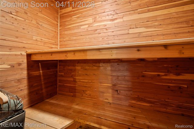 2454 N Middlebelt Road N, West Bloomfield Charter Township, MI 48324