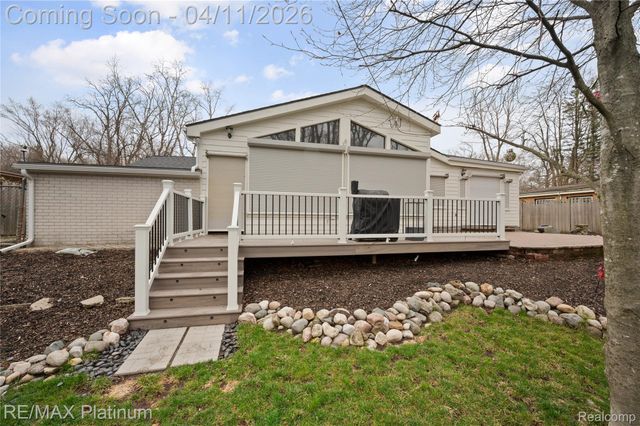 2454 N Middlebelt Road N, West Bloomfield Charter Township, MI 48324