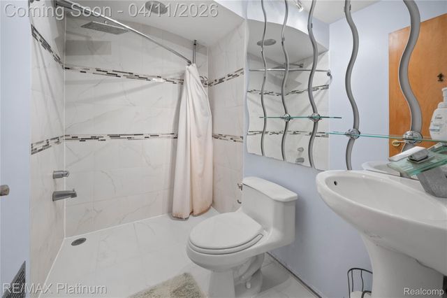 2454 N Middlebelt Road N, West Bloomfield Charter Township, MI 48324