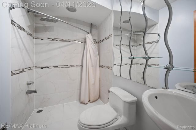 2454 N Middlebelt Road N, West Bloomfield Charter Township, MI 48324