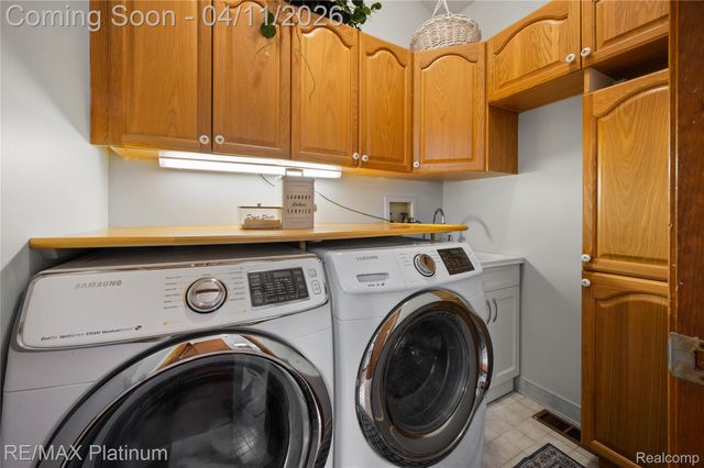 2454 N Middlebelt Road N, West Bloomfield Charter Township, MI 48324