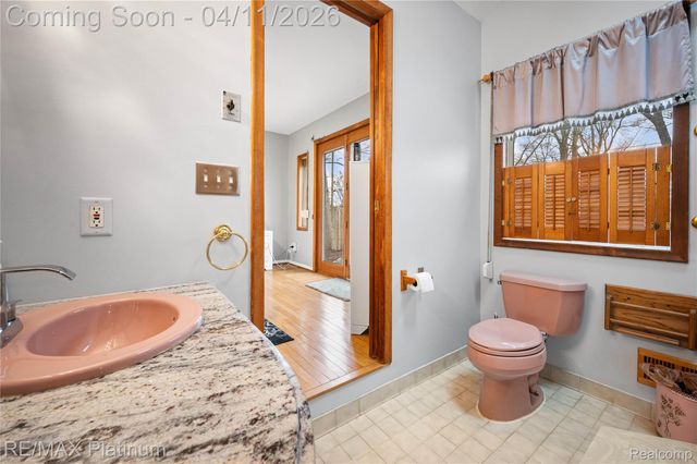 2454 N Middlebelt Road N, West Bloomfield Charter Township, MI 48324