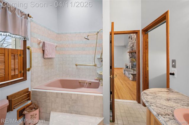 2454 N Middlebelt Road N, West Bloomfield Charter Township, MI 48324