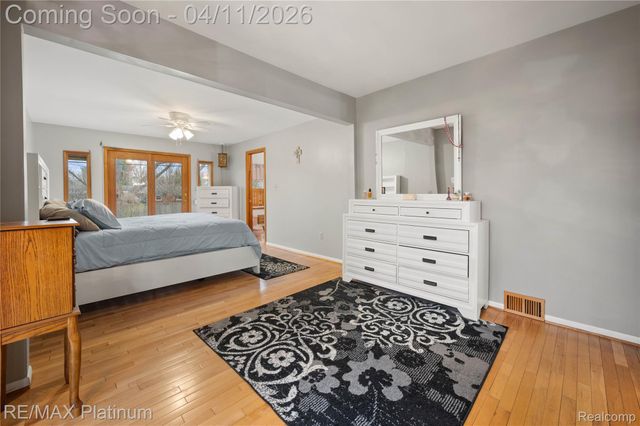 2454 N Middlebelt Road N, West Bloomfield Charter Township, MI 48324