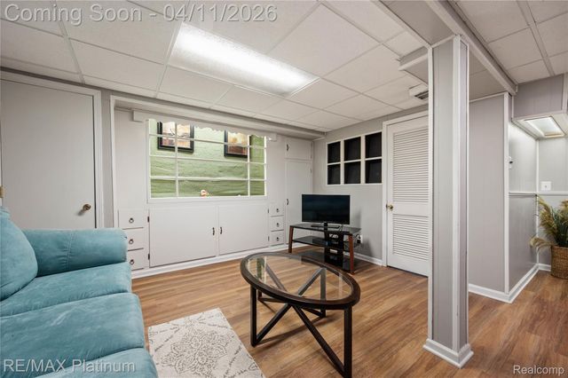 2454 N Middlebelt Road N, West Bloomfield Charter Township, MI 48324