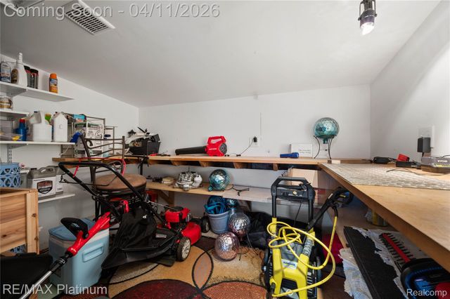 2454 N Middlebelt Road N, West Bloomfield Charter Township, MI 48324
