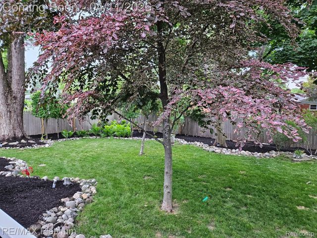 2454 N Middlebelt Road N, West Bloomfield Charter Township, MI 48324