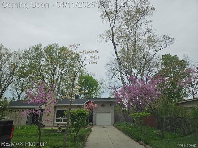 2454 N Middlebelt Road N, West Bloomfield Charter Township, MI 48324