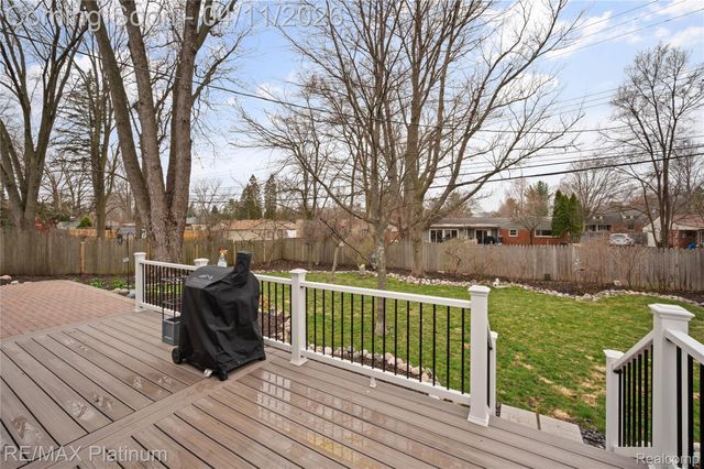 2454 N Middlebelt Road N, West Bloomfield Charter Township, MI 48324