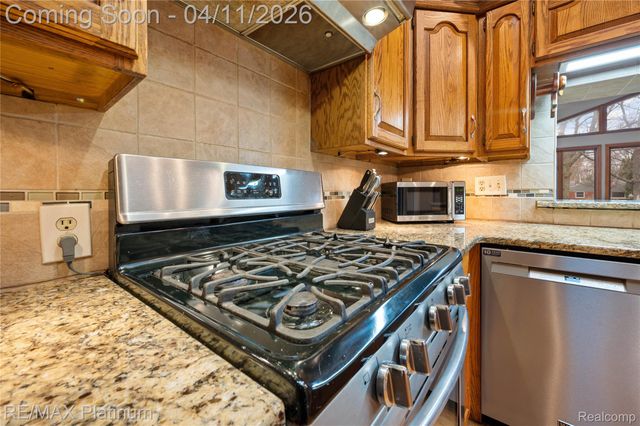 2454 N Middlebelt Road N, West Bloomfield Charter Township, MI 48324