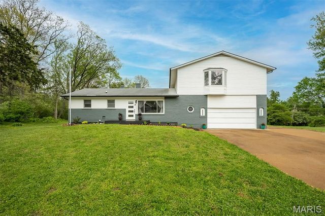 270 E Skyline Drive, Ballwin, MO 63011