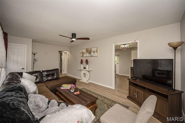 270 E Skyline Drive, Ballwin, MO 63011
