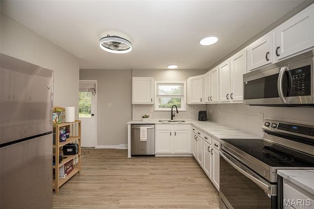 270 E Skyline Drive, Ballwin, MO 63011