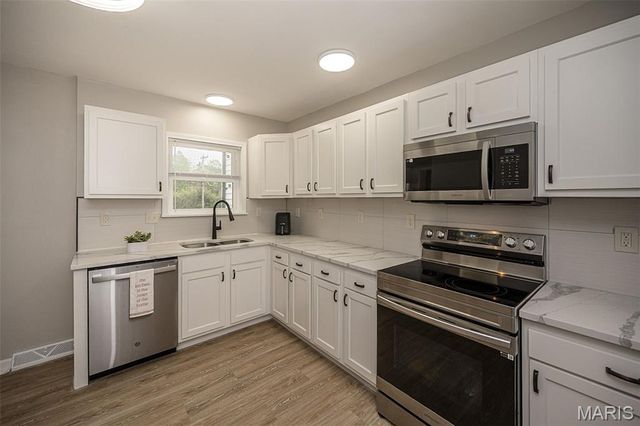 270 E Skyline Drive, Ballwin, MO 63011