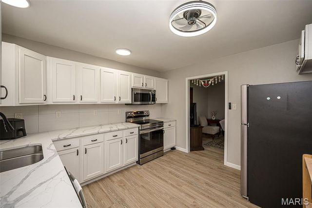 270 E Skyline Drive, Ballwin, MO 63011