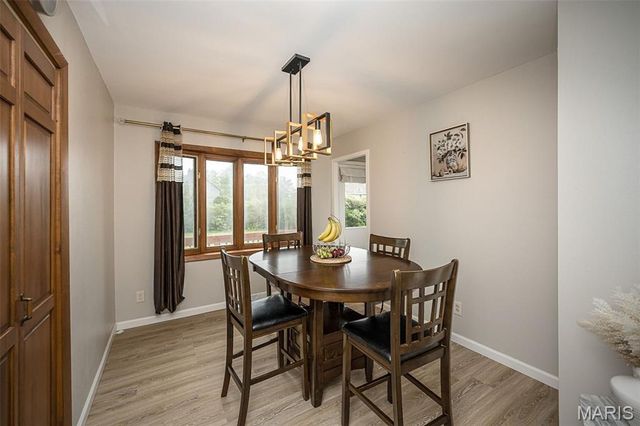 270 E Skyline Drive, Ballwin, MO 63011