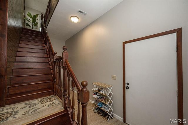 270 E Skyline Drive, Ballwin, MO 63011