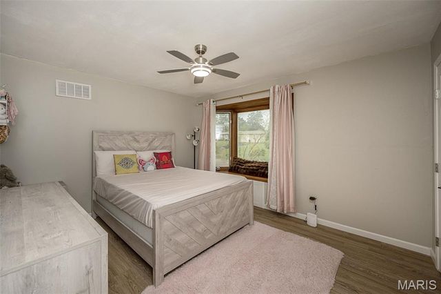270 E Skyline Drive, Ballwin, MO 63011