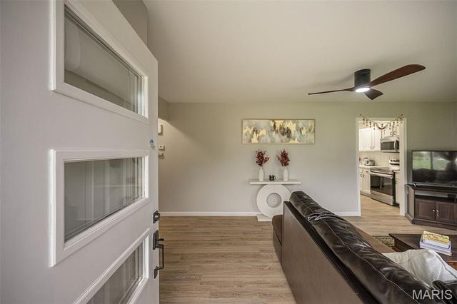 270 E Skyline Drive, Ballwin, MO 63011