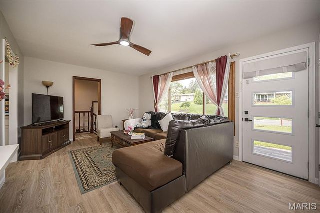 270 E Skyline Drive, Ballwin, MO 63011