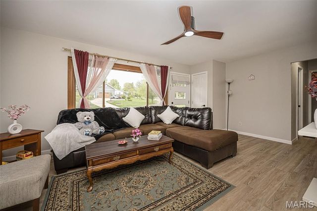 270 E Skyline Drive, Ballwin, MO 63011