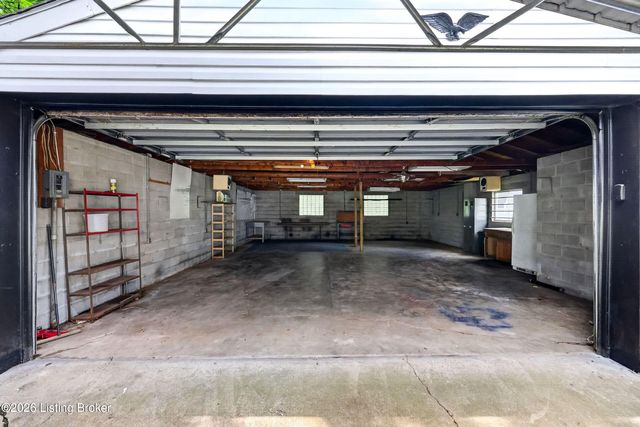4868 Brenda Dr, Louisville, KY 40219