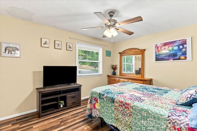 216 Dundeve Circle, Hendersonville, NC 28792