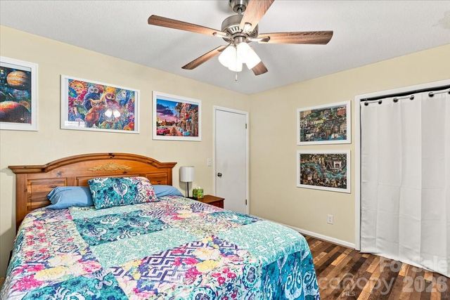 216 Dundeve Circle, Hendersonville, NC 28792