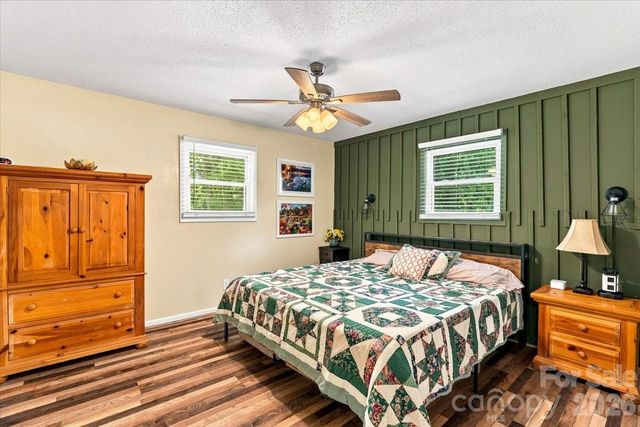 216 Dundeve Circle, Hendersonville, NC 28792