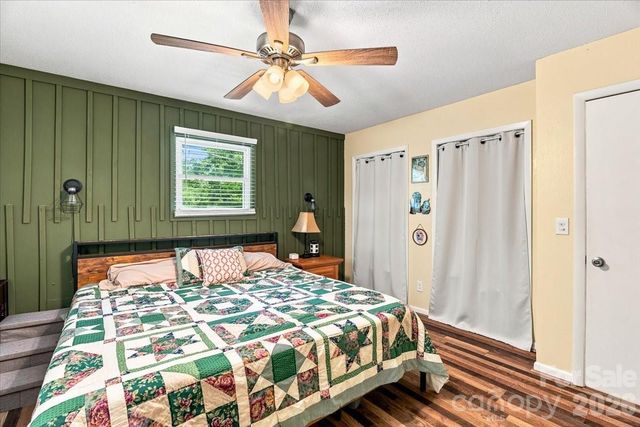 216 Dundeve Circle, Hendersonville, NC 28792