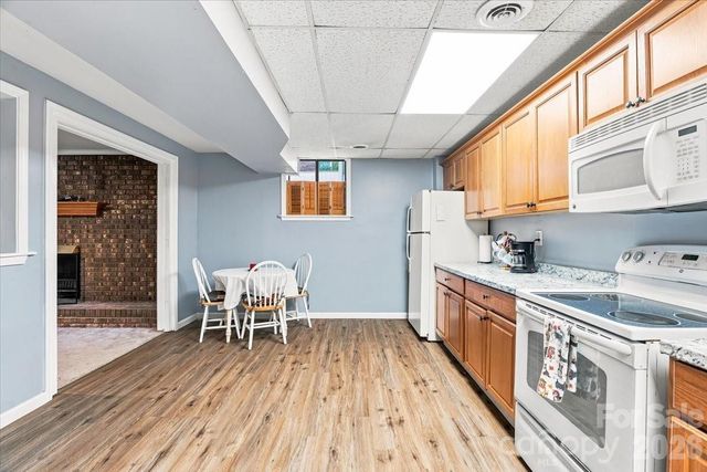216 Dundeve Circle, Hendersonville, NC 28792