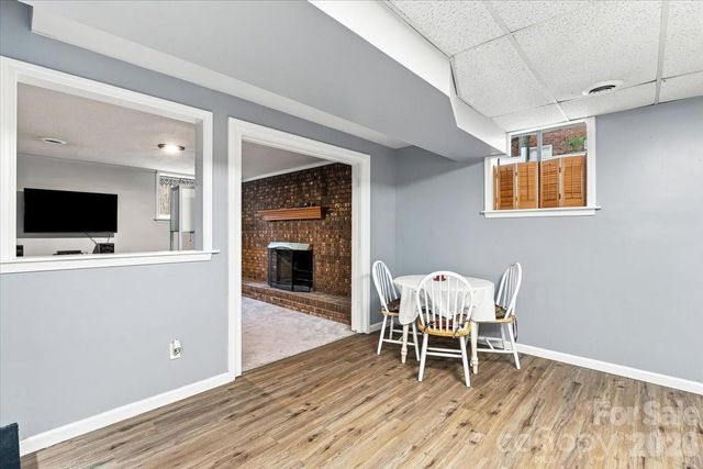 216 Dundeve Circle, Hendersonville, NC 28792