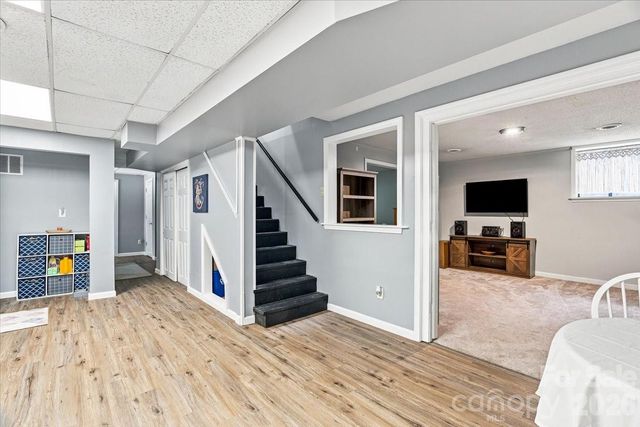 216 Dundeve Circle, Hendersonville, NC 28792