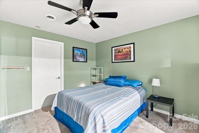 216 Dundeve Circle, Hendersonville, NC 28792