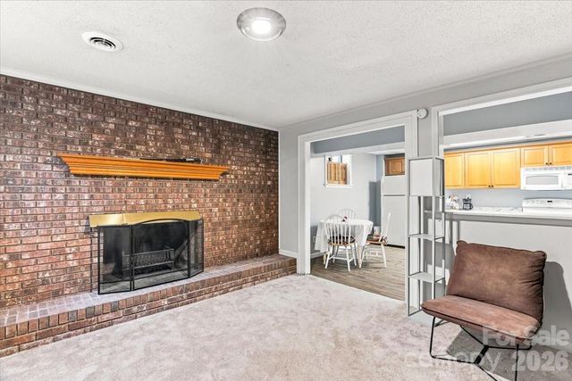 216 Dundeve Circle, Hendersonville, NC 28792