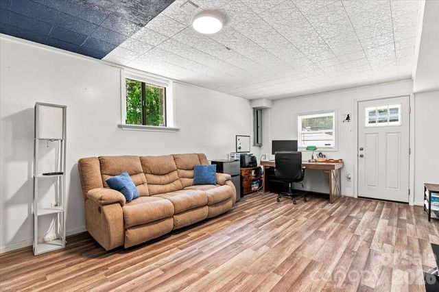 216 Dundeve Circle, Hendersonville, NC 28792
