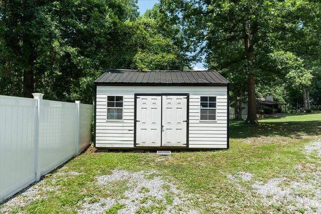216 Dundeve Circle, Hendersonville, NC 28792