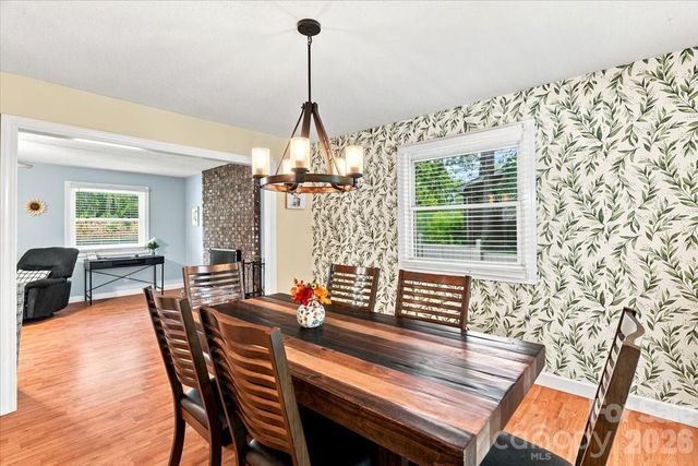 216 Dundeve Circle, Hendersonville, NC 28792
