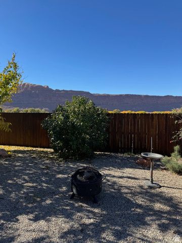 827 N PALISADE DR, Moab, UT 84532