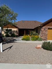 827 N PALISADE DR, Moab, UT 84532