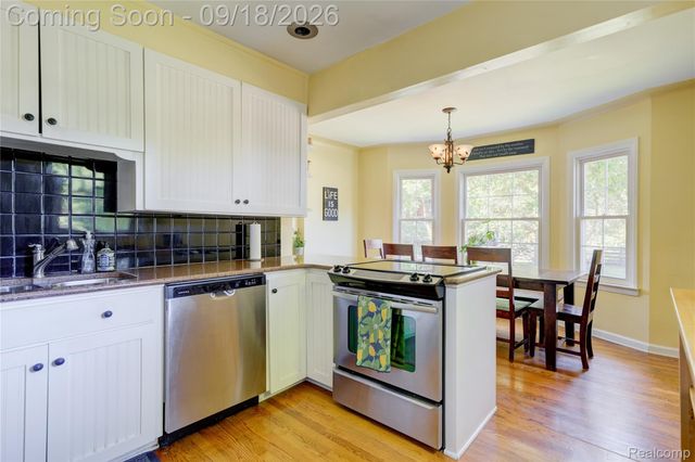 88 Amherst Road, Pleasant Ridge, MI 48069