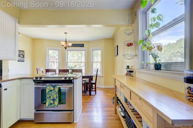 88 Amherst Road, Pleasant Ridge, MI 48069