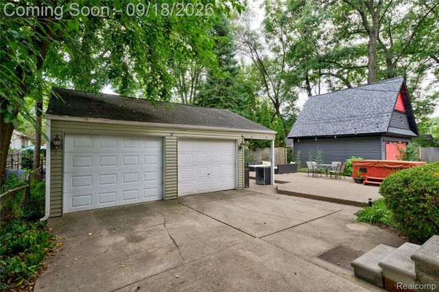 88 Amherst Road, Pleasant Ridge, MI 48069