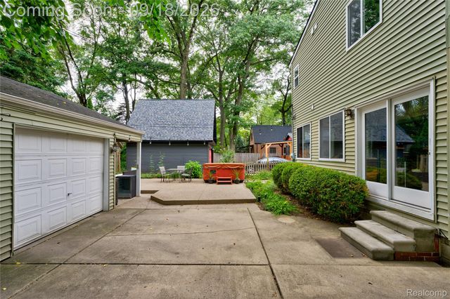88 Amherst Road, Pleasant Ridge, MI 48069
