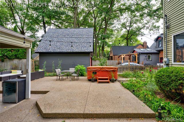 88 Amherst Road, Pleasant Ridge, MI 48069