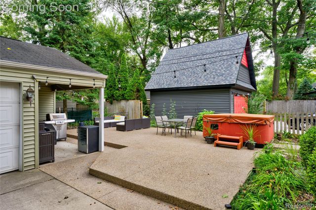 88 Amherst Road, Pleasant Ridge, MI 48069