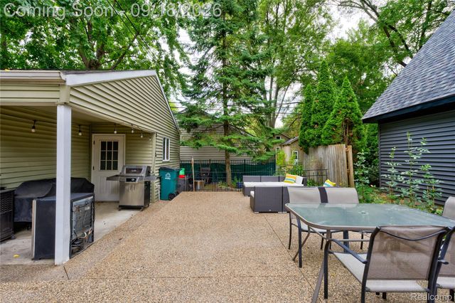 88 Amherst Road, Pleasant Ridge, MI 48069