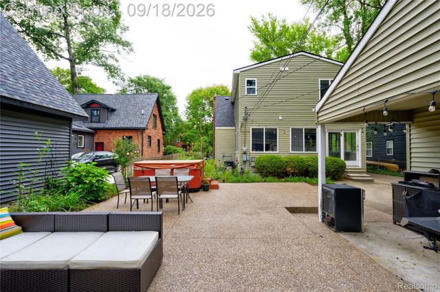 88 Amherst Road, Pleasant Ridge, MI 48069