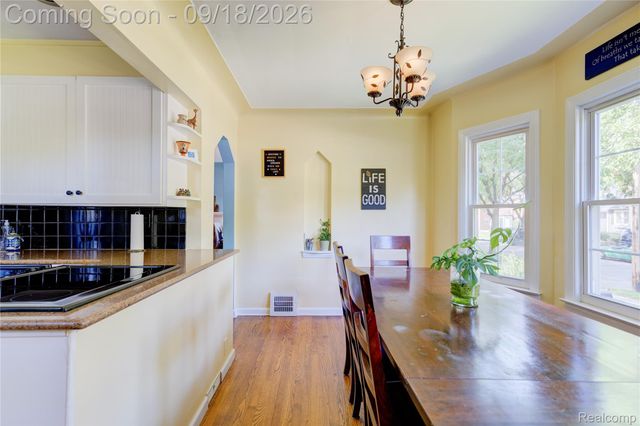 88 Amherst Road, Pleasant Ridge, MI 48069